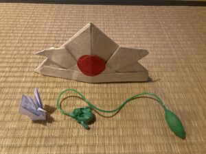 福つる　カエル　カブト　笑み